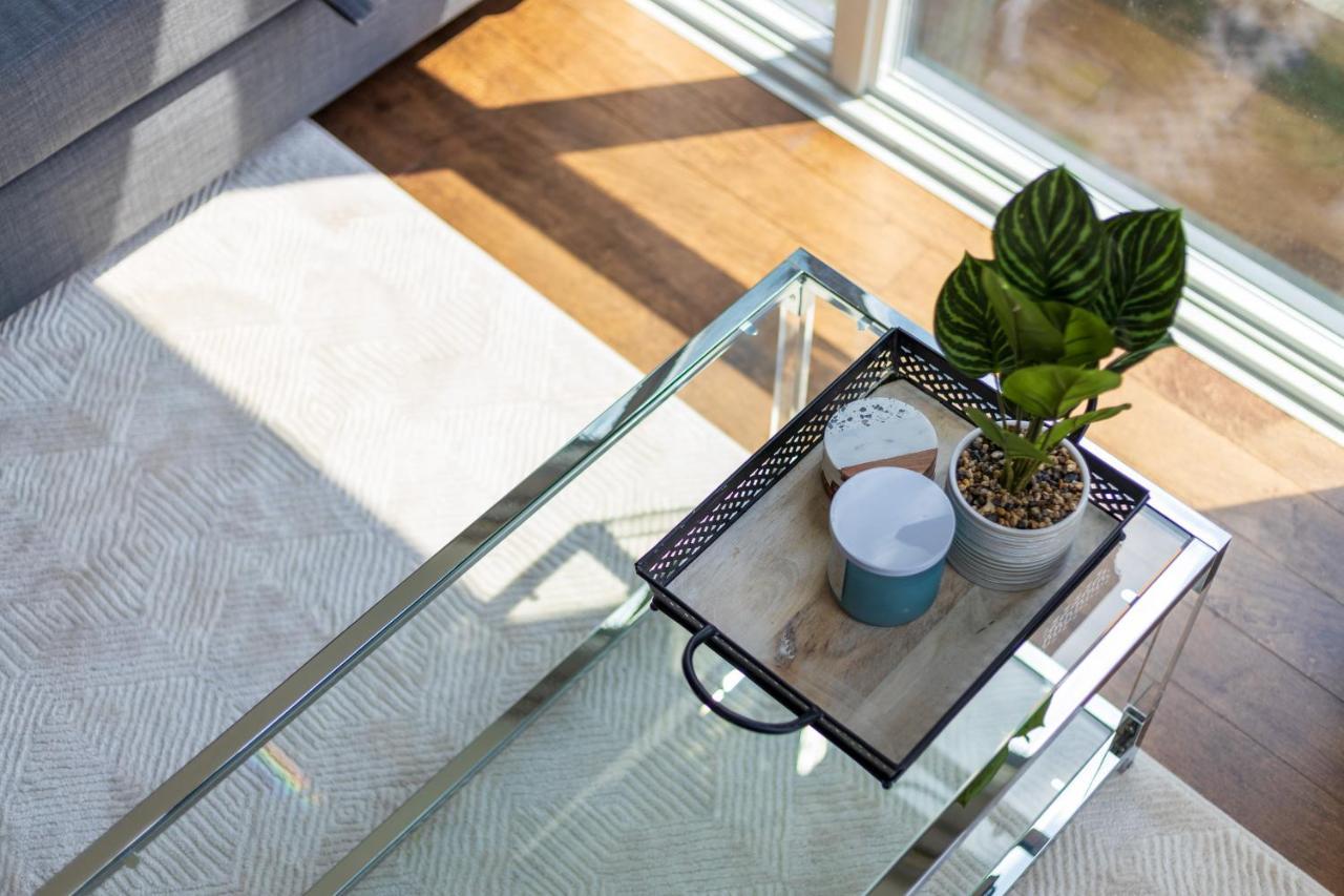 Ultra Luxurious 2.5 Bedroom 2 Full Bathroom 1 Parking Condo Near Sq1 Striking Views Mississauga Eksteriør billede