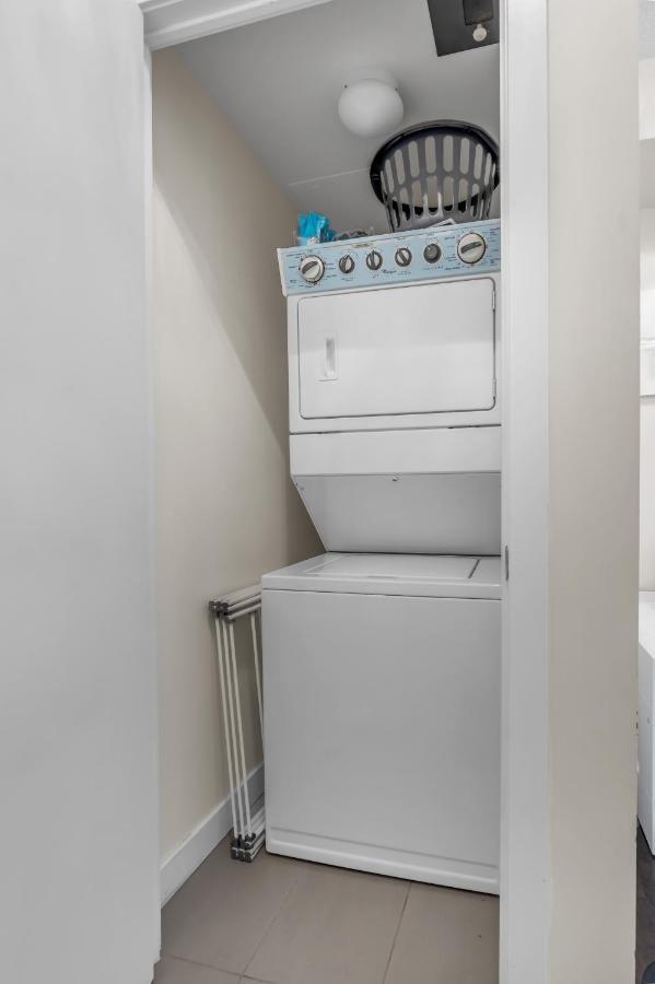 Ultra Luxurious 2.5 Bedroom 2 Full Bathroom 1 Parking Condo Near Sq1 Striking Views Mississauga Eksteriør billede