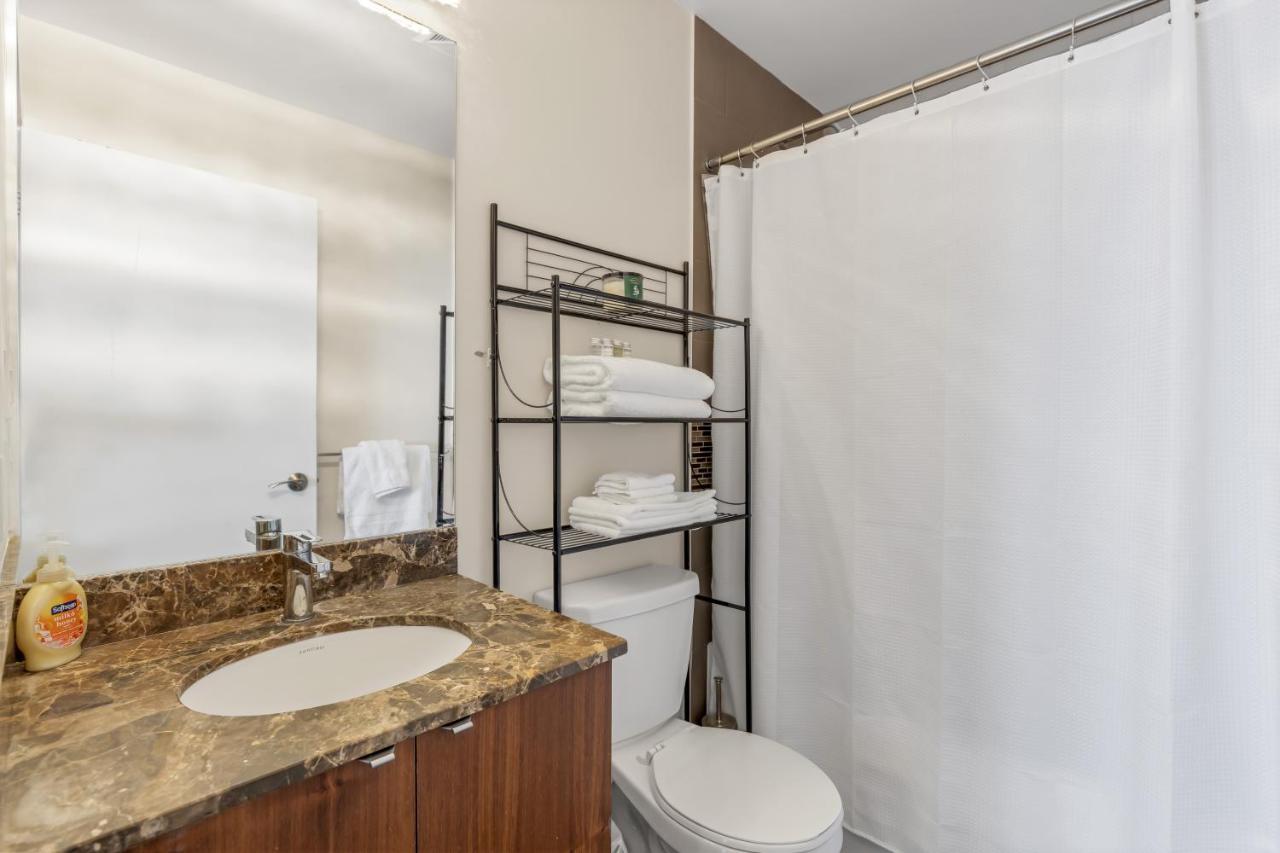Ultra Luxurious 2.5 Bedroom 2 Full Bathroom 1 Parking Condo Near Sq1 Striking Views Mississauga Eksteriør billede