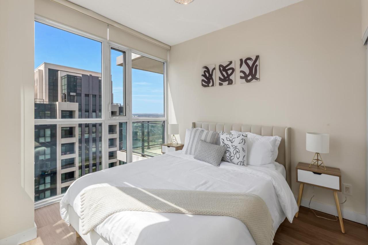 Ultra Luxurious 2.5 Bedroom 2 Full Bathroom 1 Parking Condo Near Sq1 Striking Views Mississauga Eksteriør billede