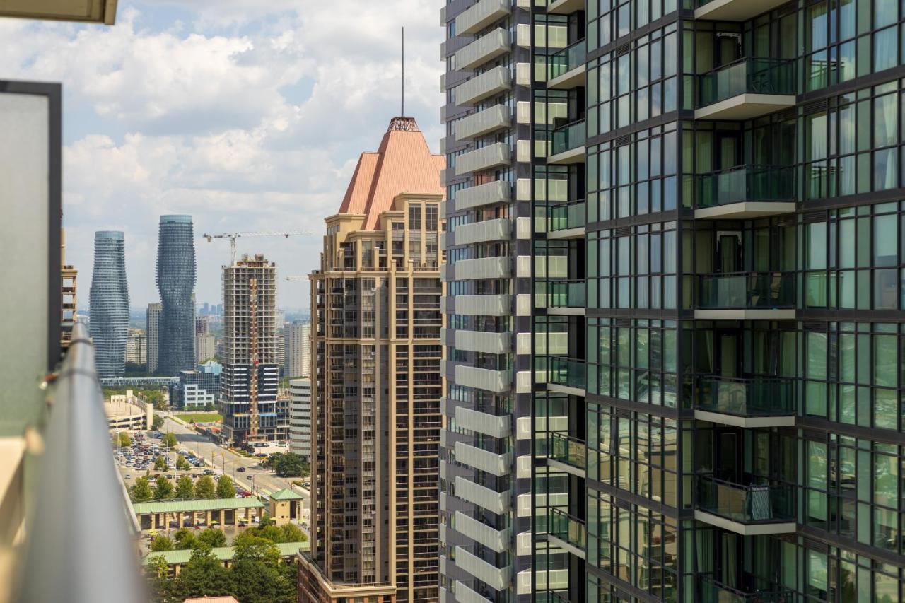 Ultra Luxurious 2.5 Bedroom 2 Full Bathroom 1 Parking Condo Near Sq1 Striking Views Mississauga Eksteriør billede