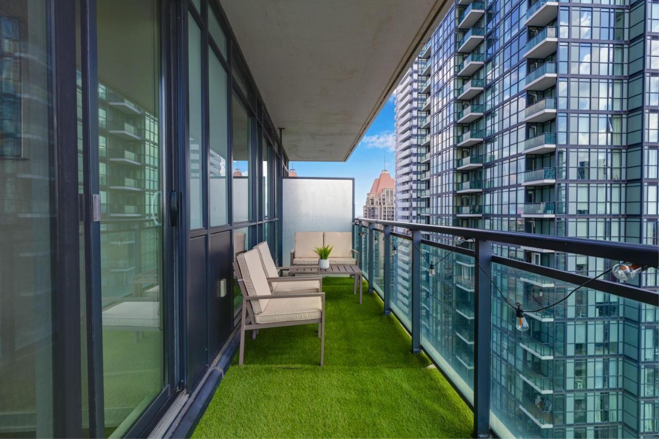 Ultra Luxurious 2.5 Bedroom 2 Full Bathroom 1 Parking Condo Near Sq1 Striking Views Mississauga Eksteriør billede