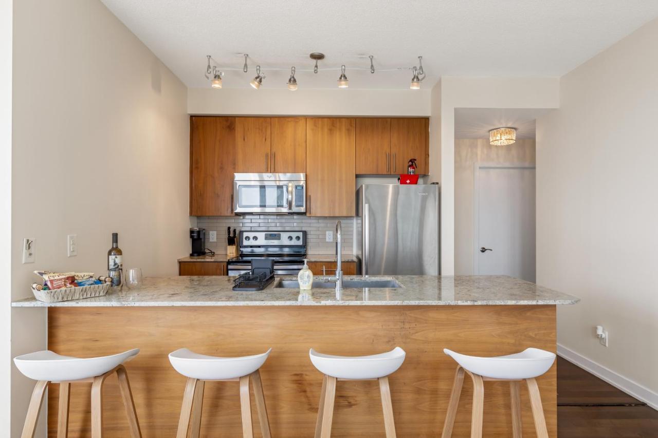 Ultra Luxurious 2.5 Bedroom 2 Full Bathroom 1 Parking Condo Near Sq1 Striking Views Mississauga Eksteriør billede