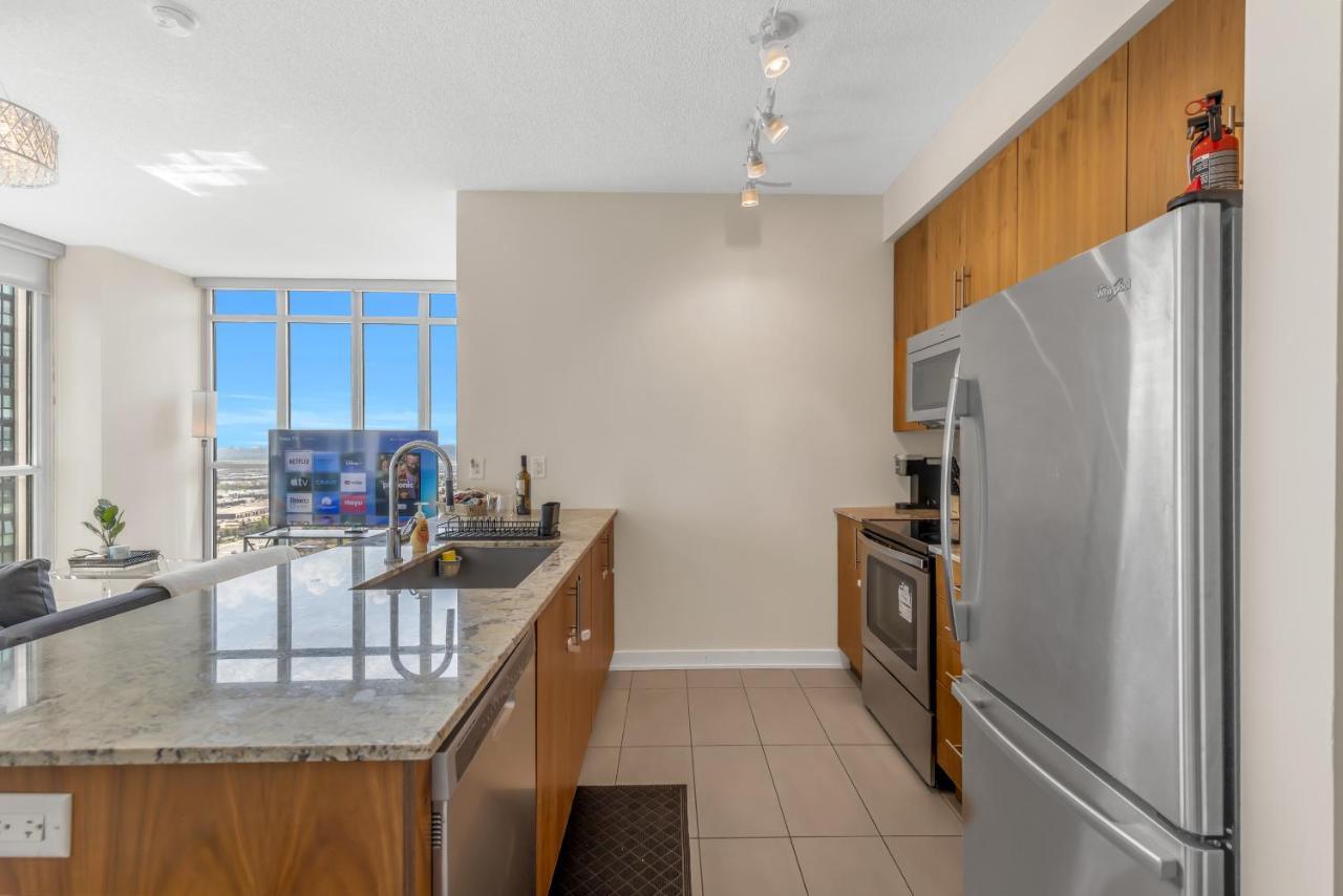 Ultra Luxurious 2.5 Bedroom 2 Full Bathroom 1 Parking Condo Near Sq1 Striking Views Mississauga Eksteriør billede